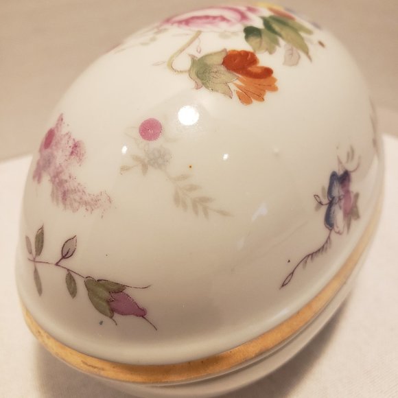 EGG SHAPED TRINKET DISH w/ LID - FLOWERS & GOLD INLAY TRIM - 5.5" X 3.5" X 3.5" - Picture 3 of 15